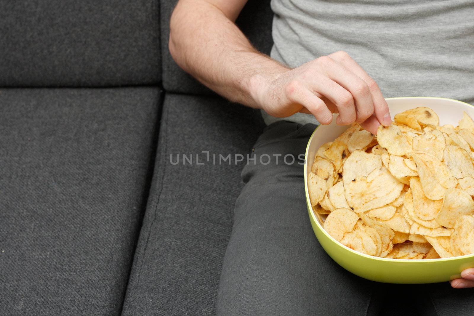 Man eating chips by leeser