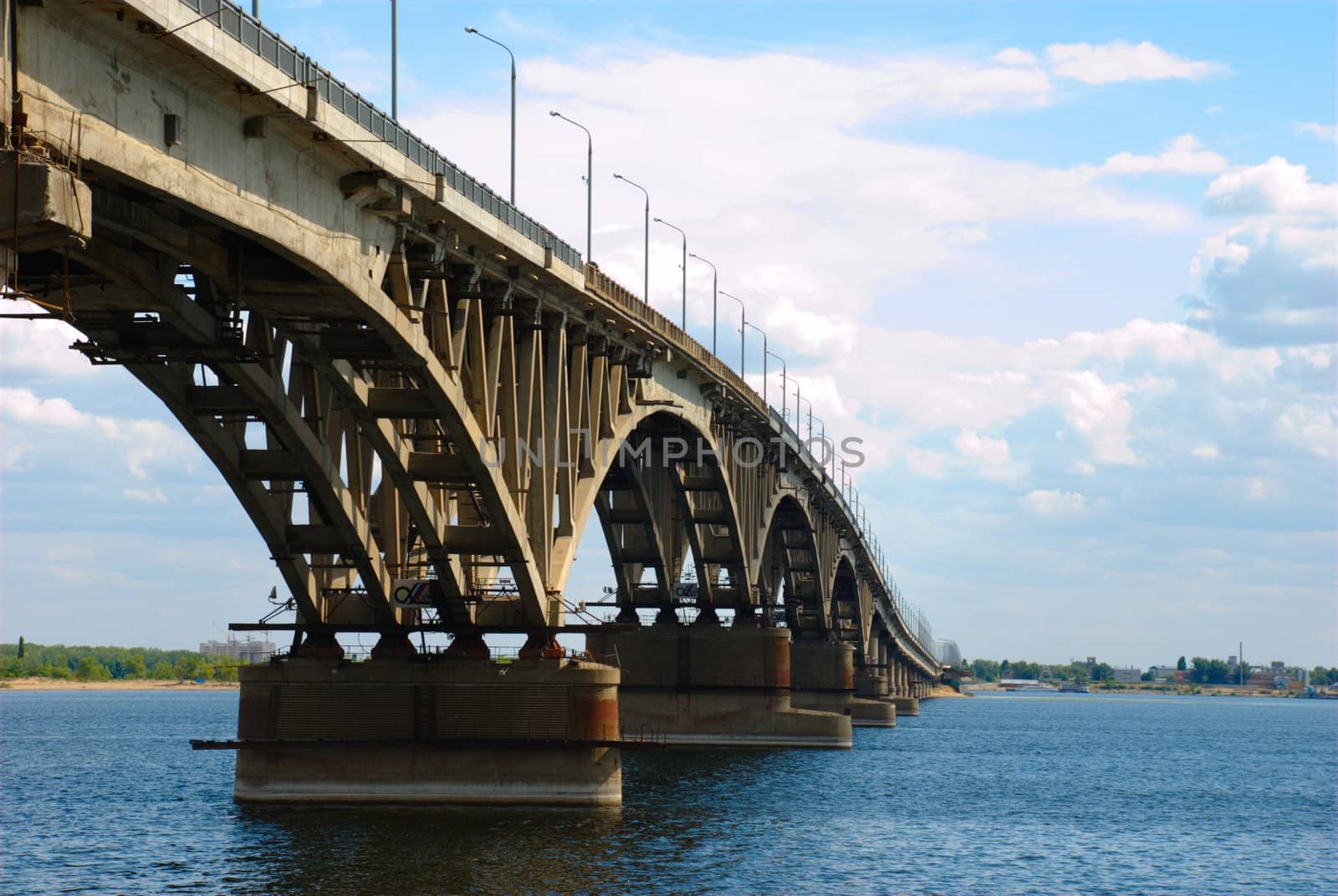 Road bridge over the Volga River in Saratov. 