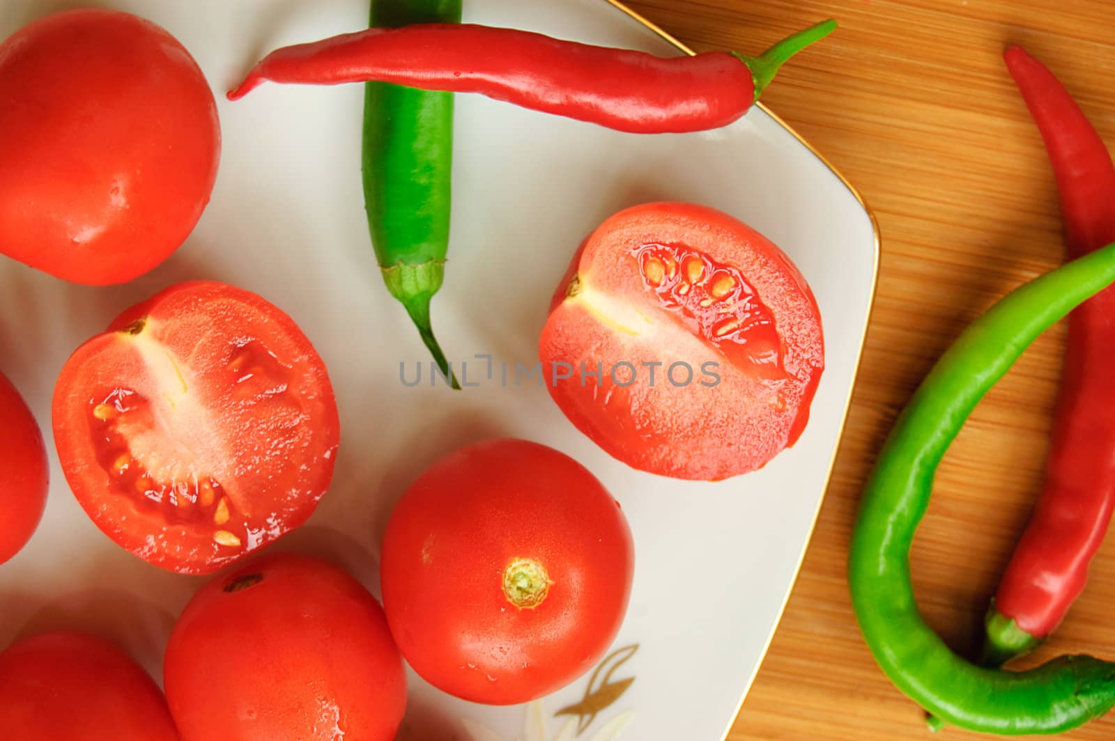 Some tomatos, green and red pepper on plate