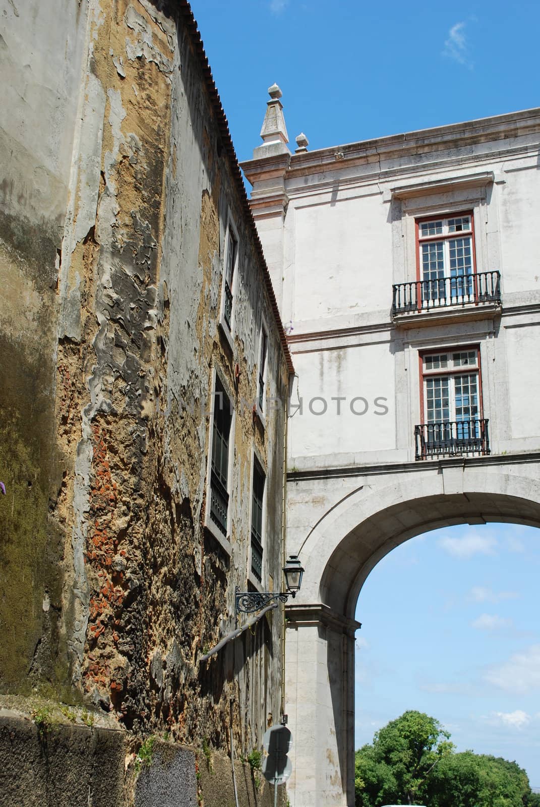 Damaged building and cityscape in Lisbon's downtown by luissantos84