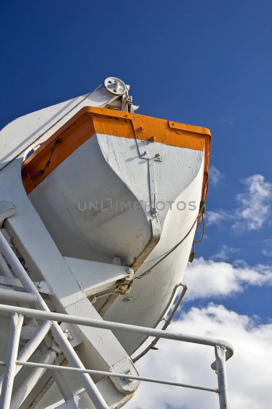 Feed the lifeboat against the blue sky. Detail in the daylight.