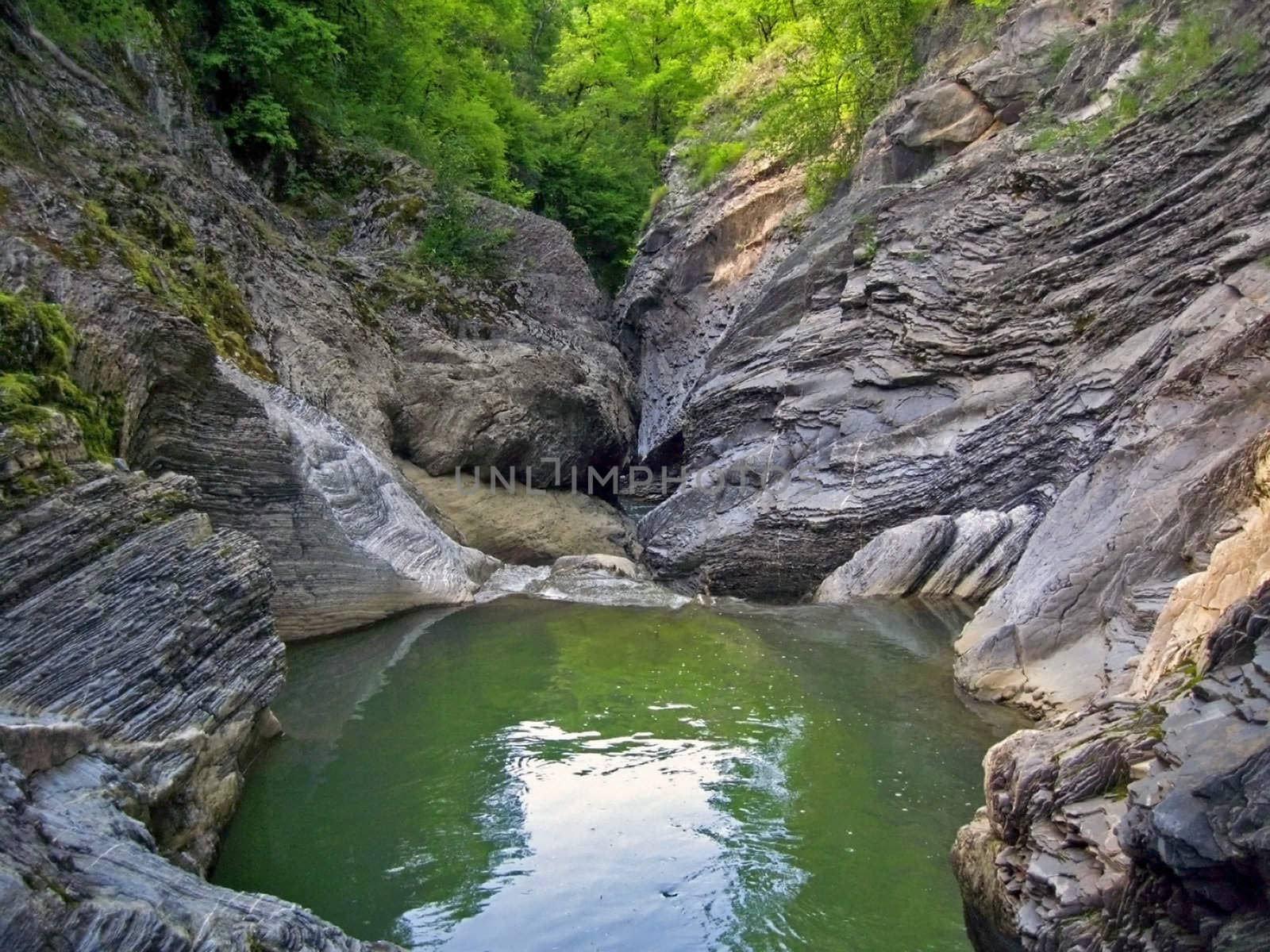 Green river and the bluesky reflection