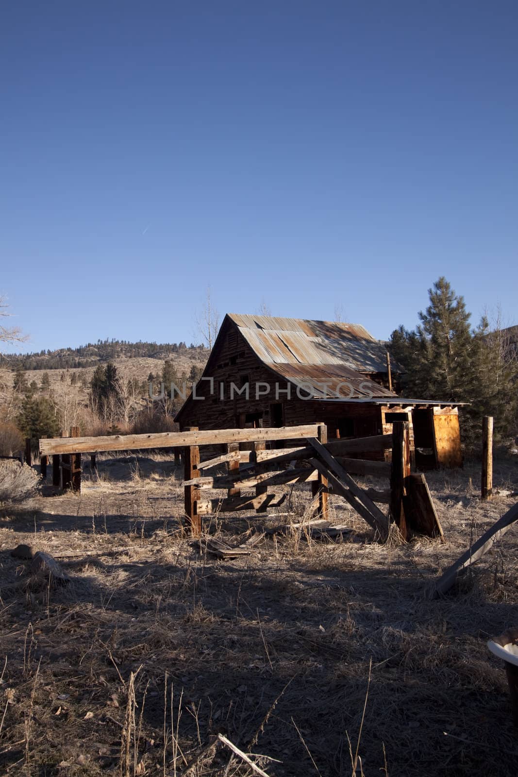 an old cabin barn that has been abandoned.