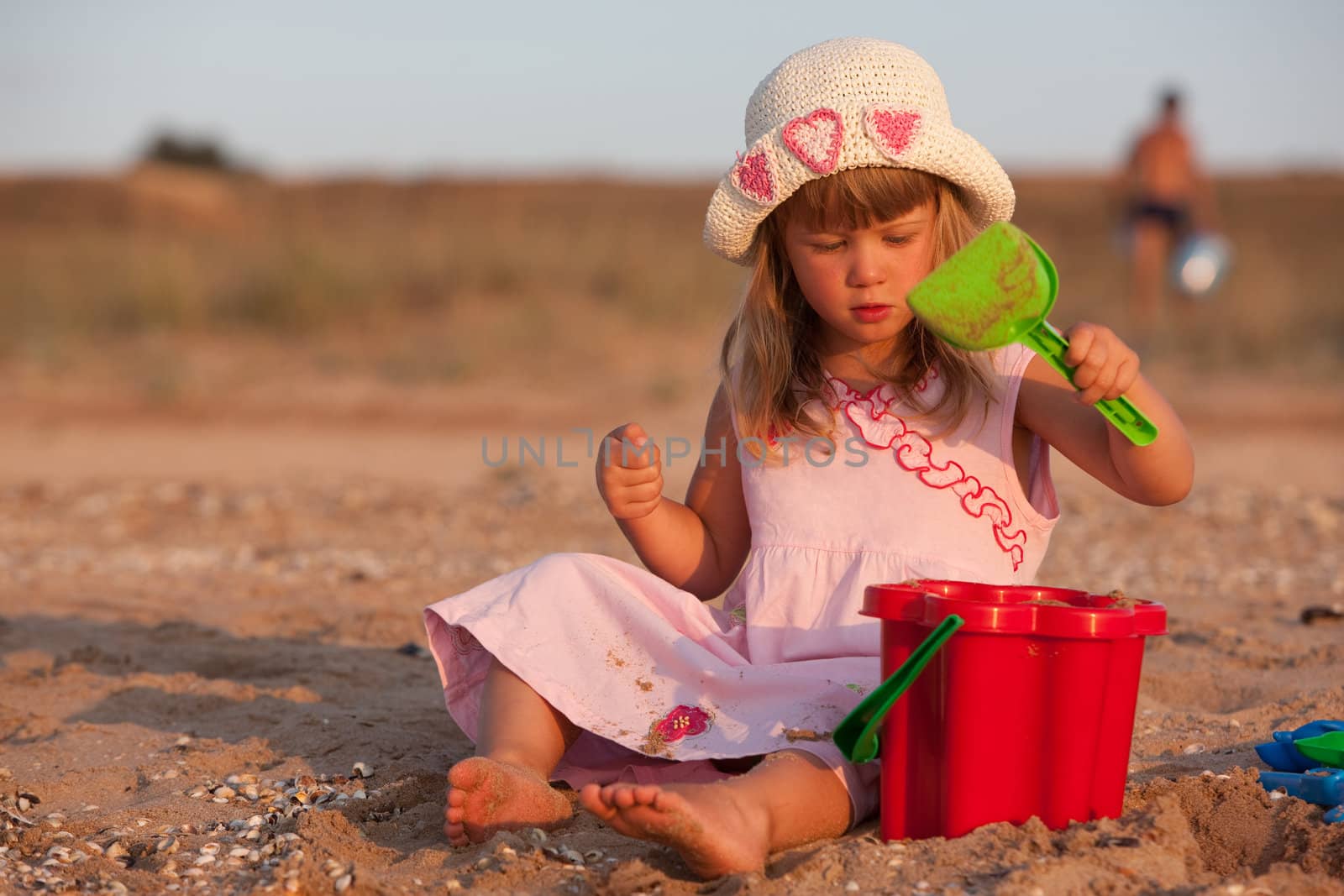 people series: little girl in bonnet are play the game