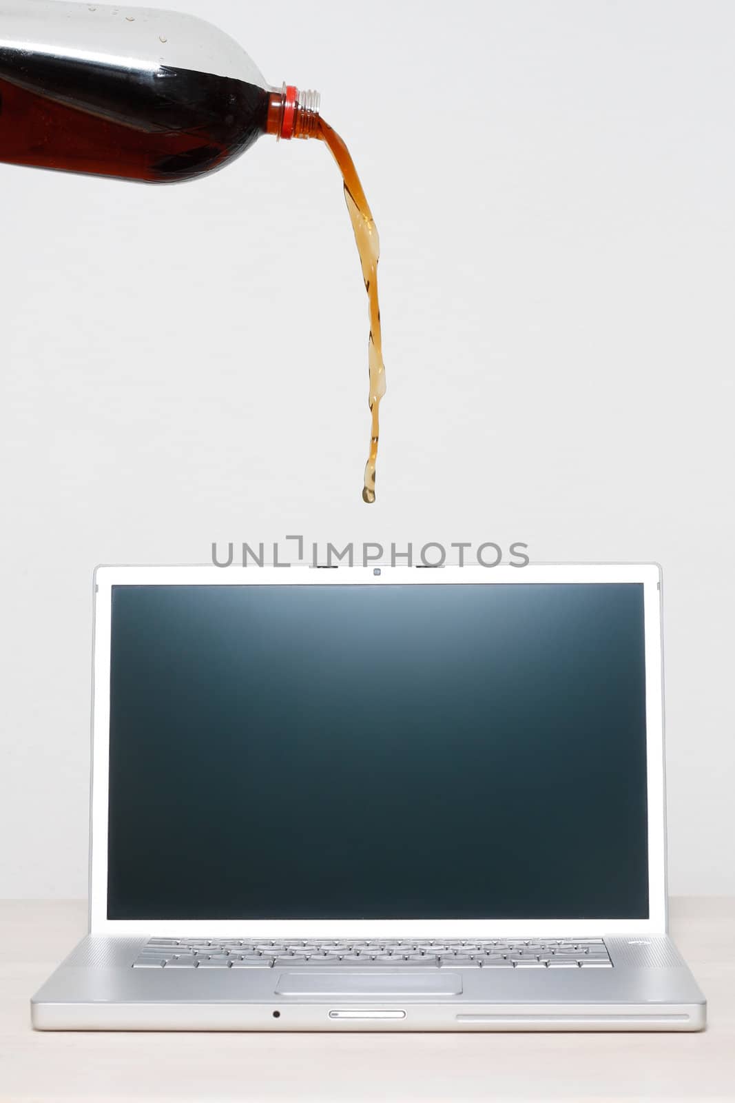 Pouring cola on a laptop by leeser