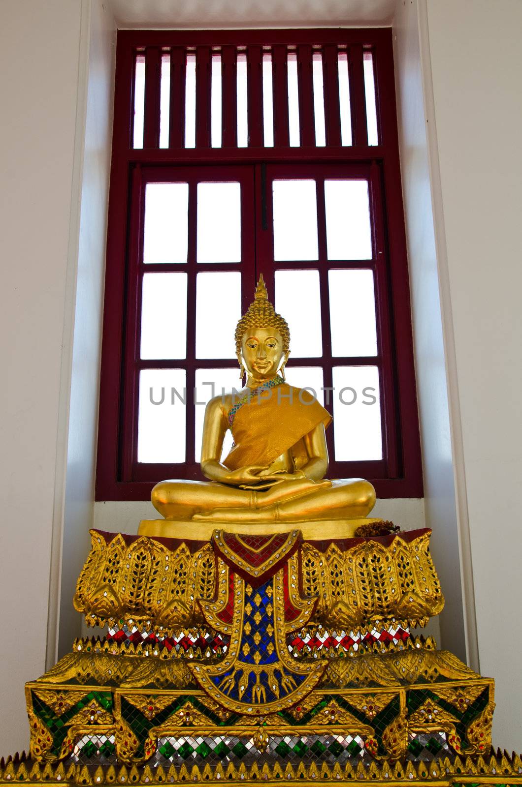 Buddha statue by chatchai