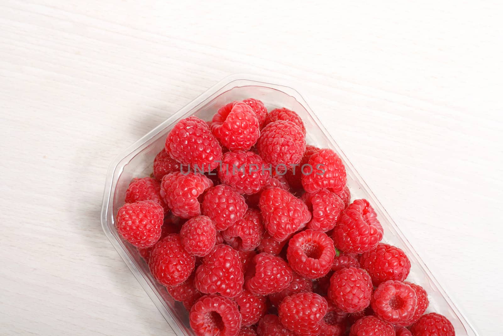 Raspberries in a bowl