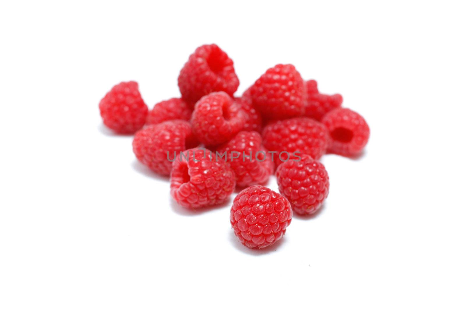 Delicious raspberries by leeser