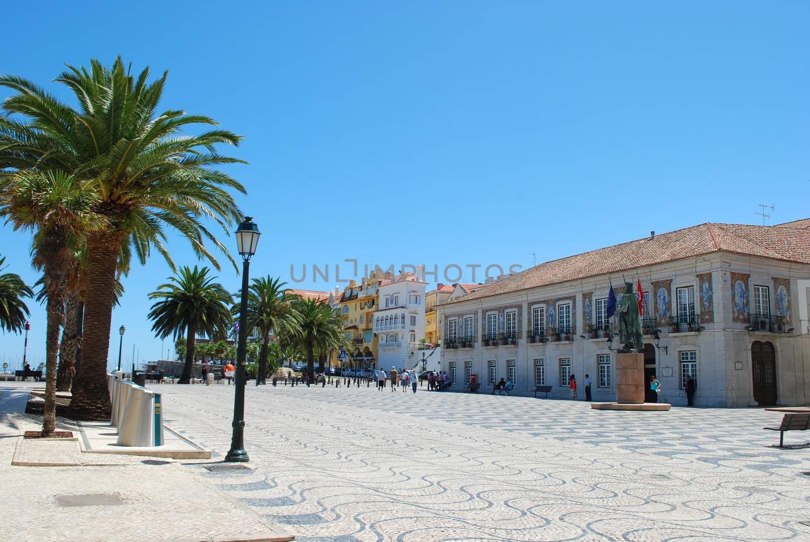 Famous square in Cascais, Portugal by luissantos84