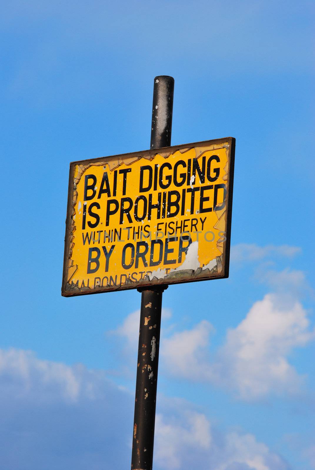 Bait digging prohibitede sign