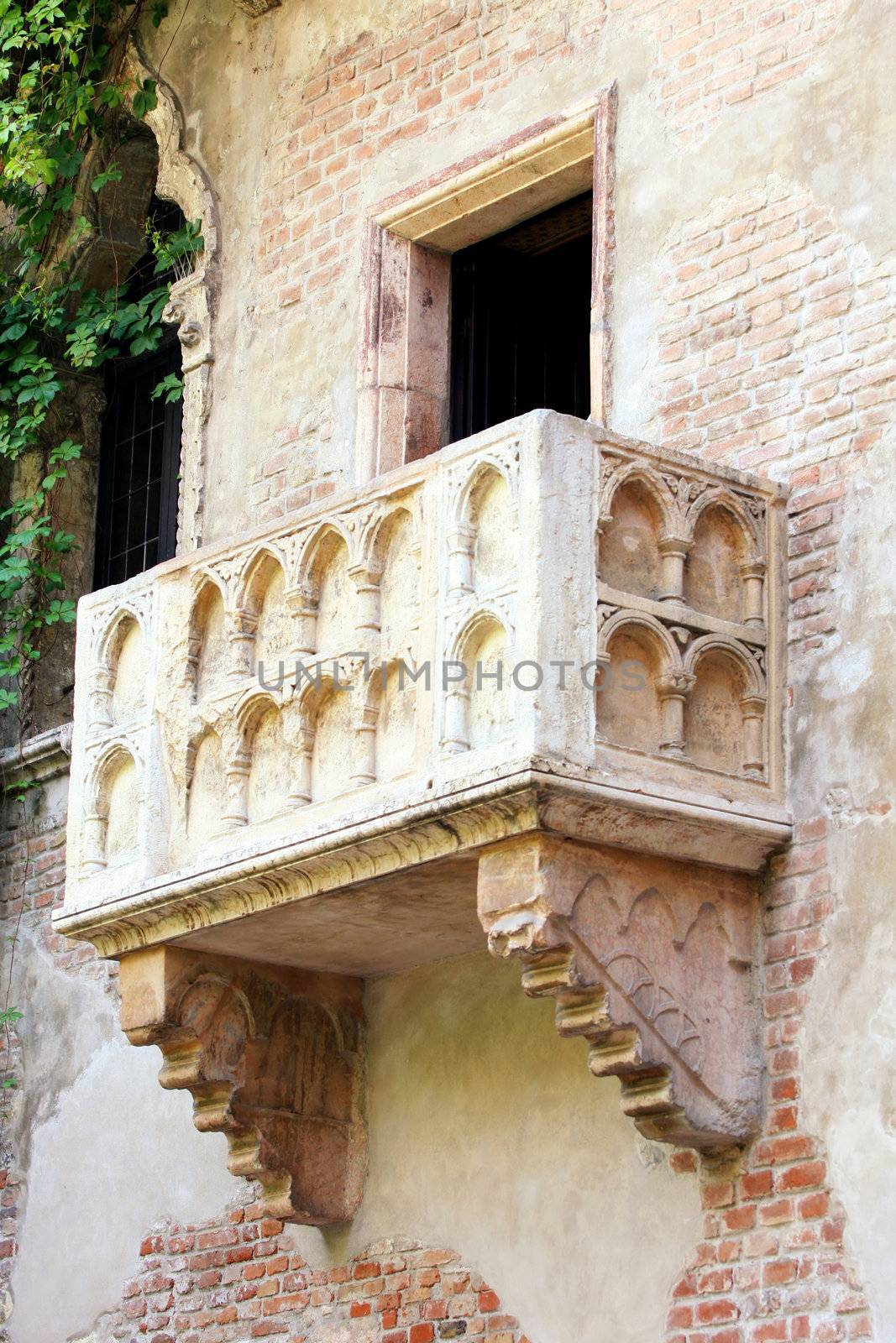 details Romeo and Juliet balcony in Verona, Italy