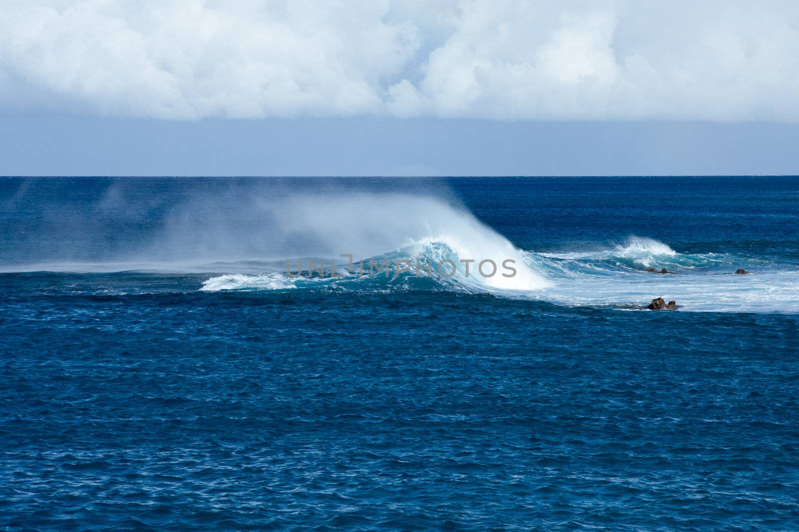 Blowing foam on Hawaiian Waves by steheap
