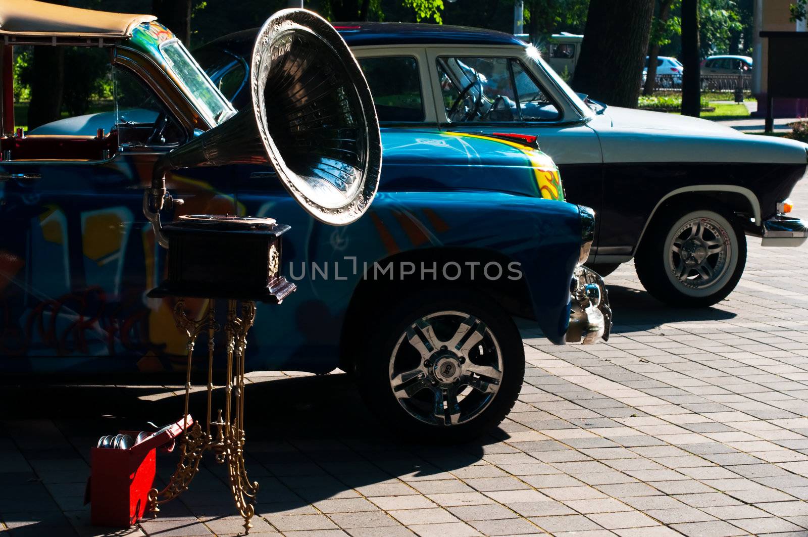 Retro car and gramophone by alena0509