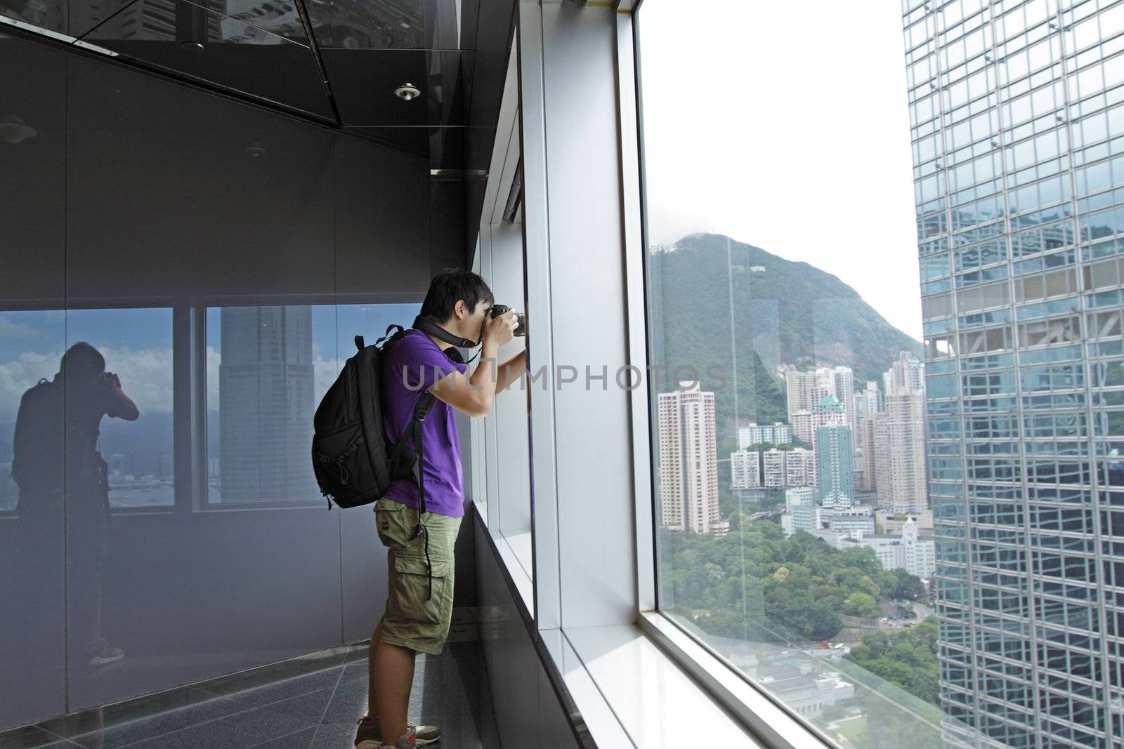 photographer takes a photo of the landscape indoor