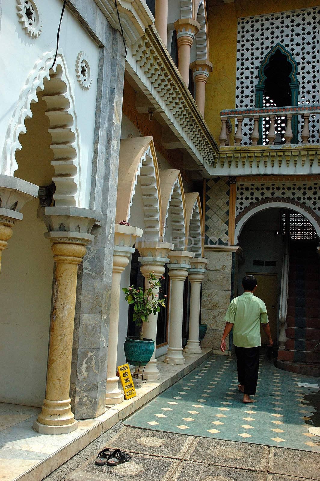 masjid wall covered by marble with arabic decorative style