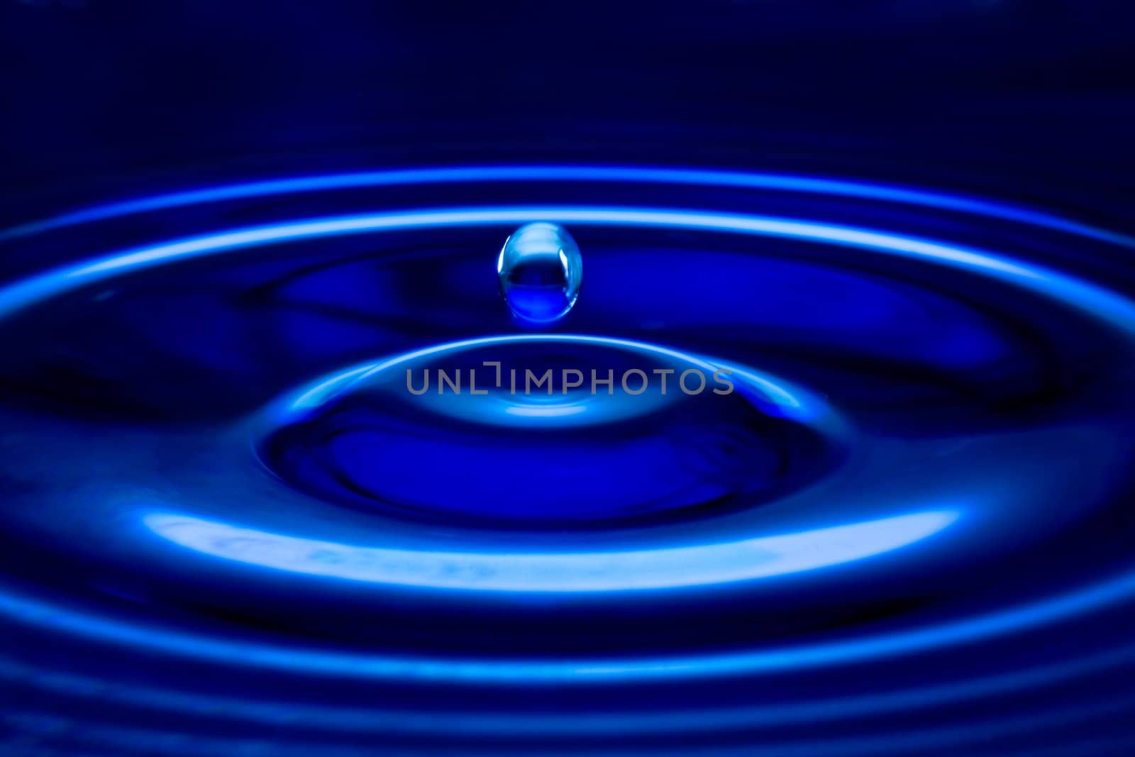 Shining drop of water by Gravicapa