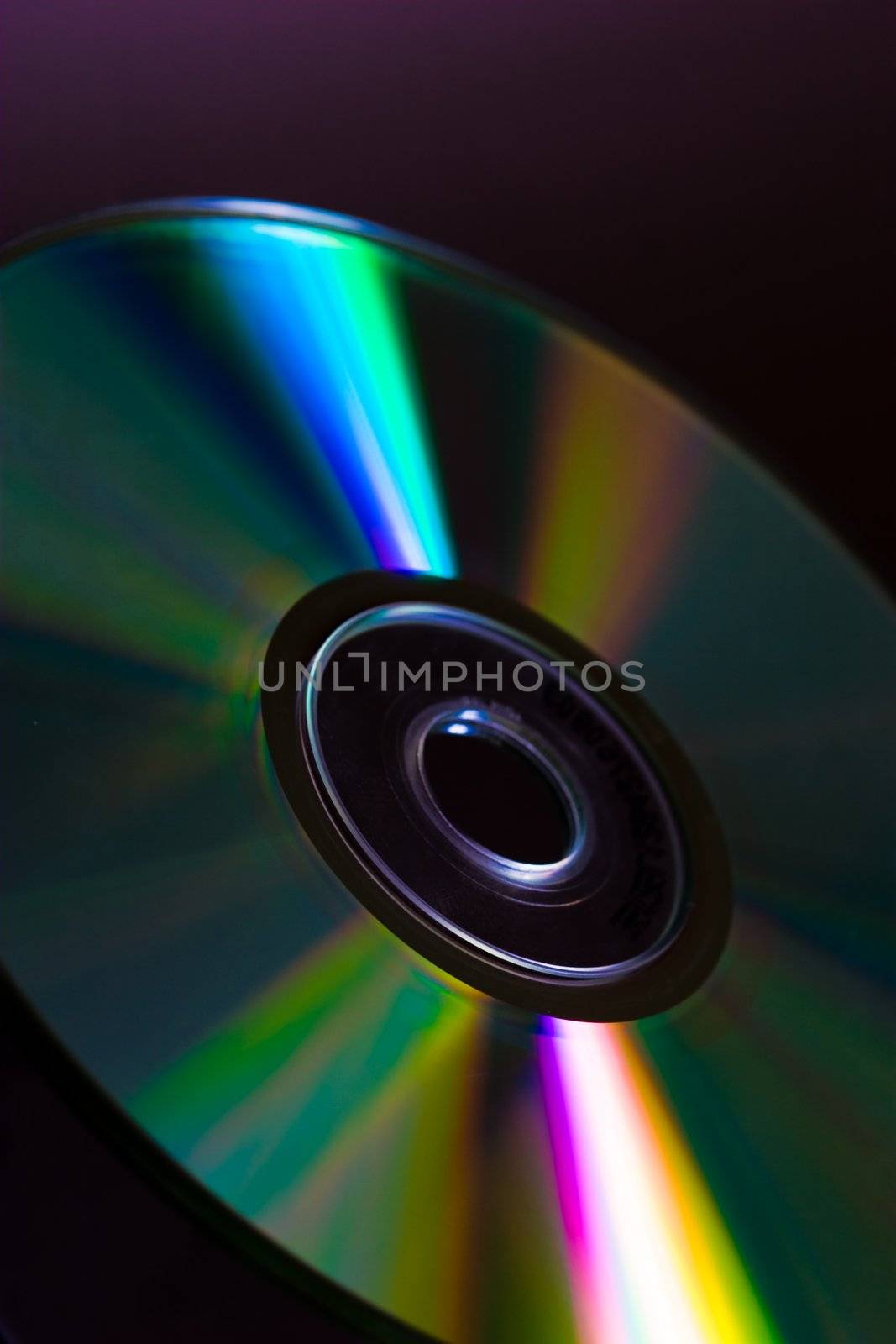 Full light spectrum on a cd quarter