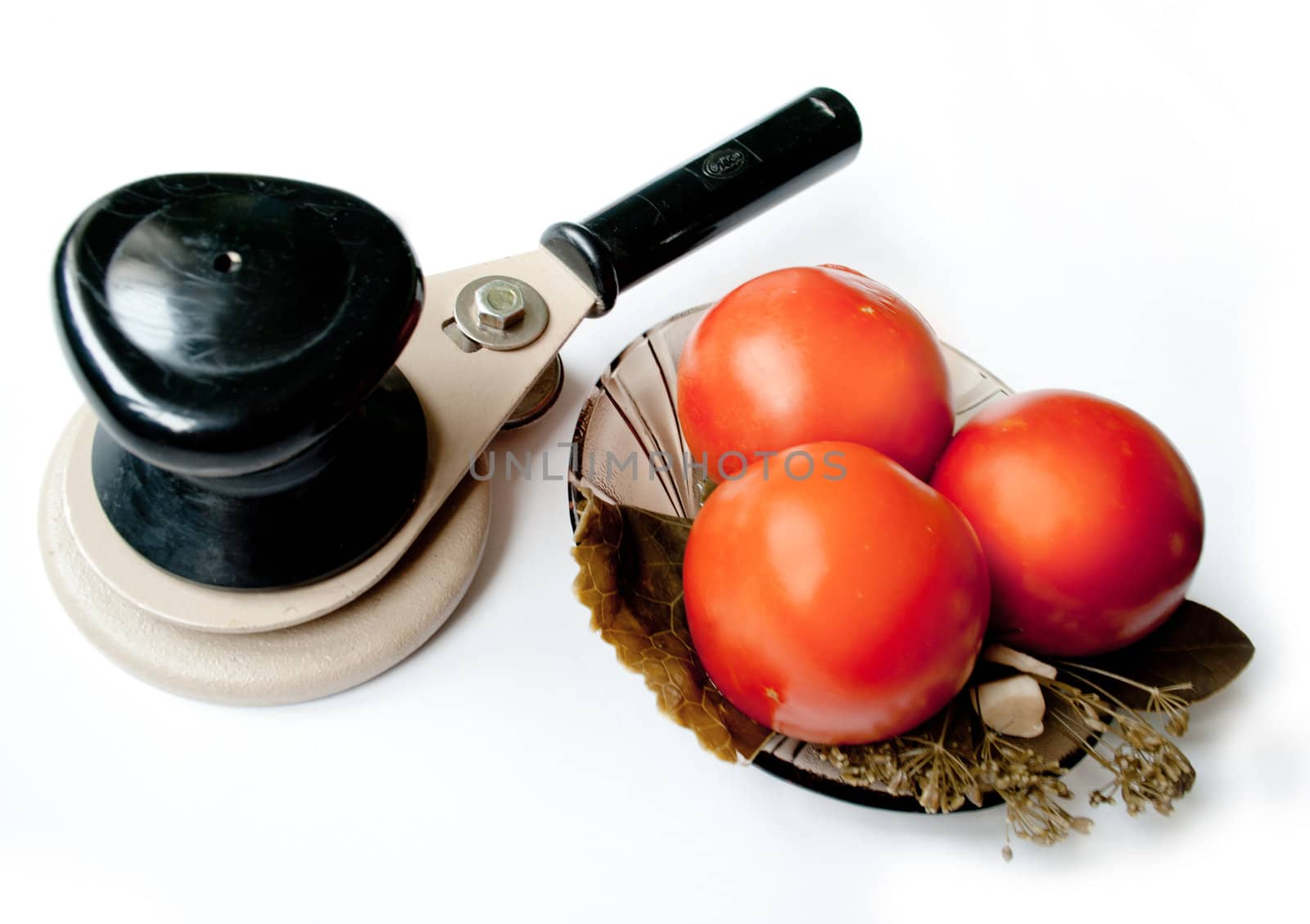 
seaming machine for canning with tomatoes and spices