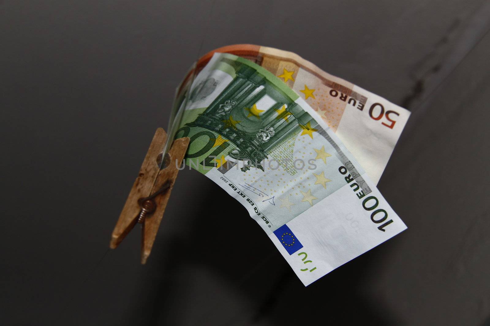 euro on the clothespeg