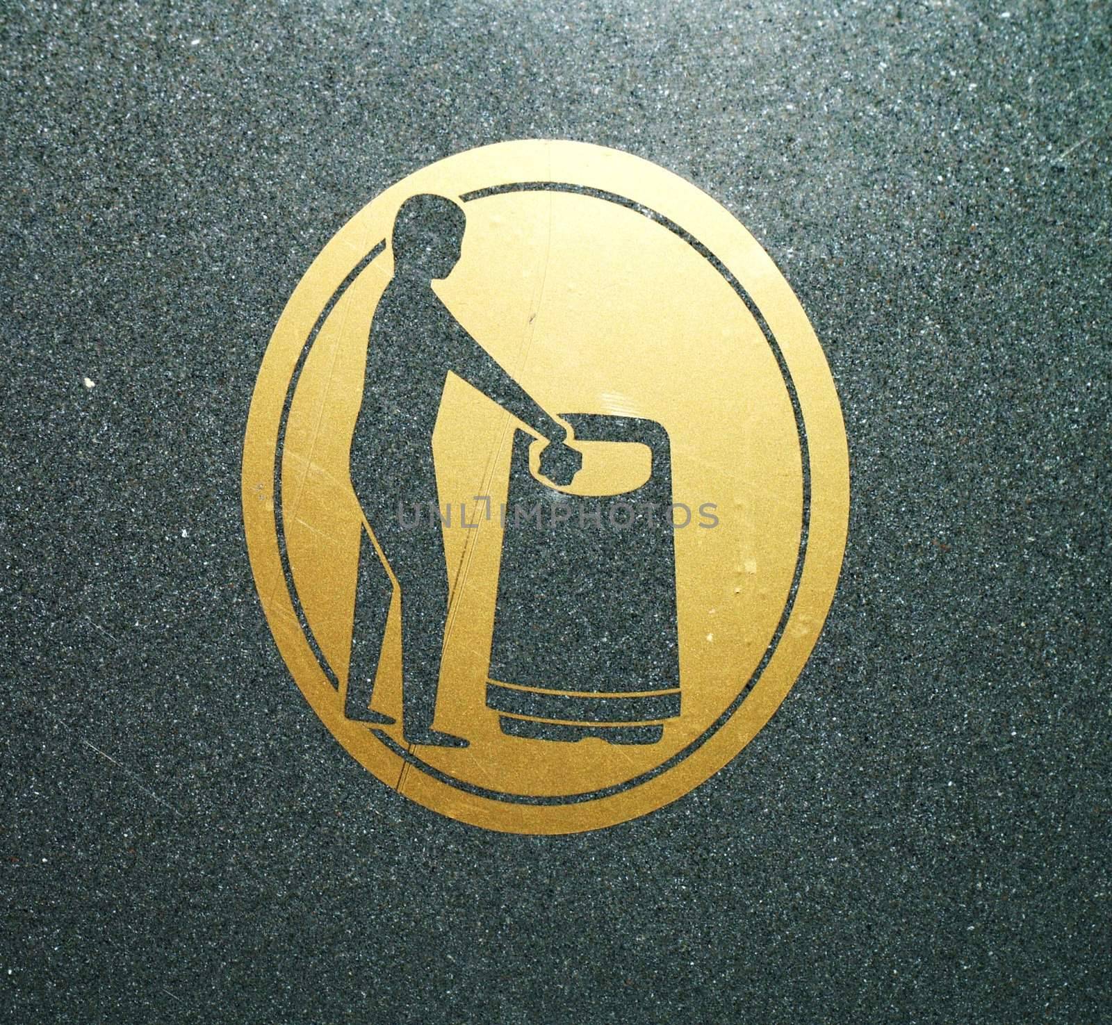 trashcan logo by viviolsen
