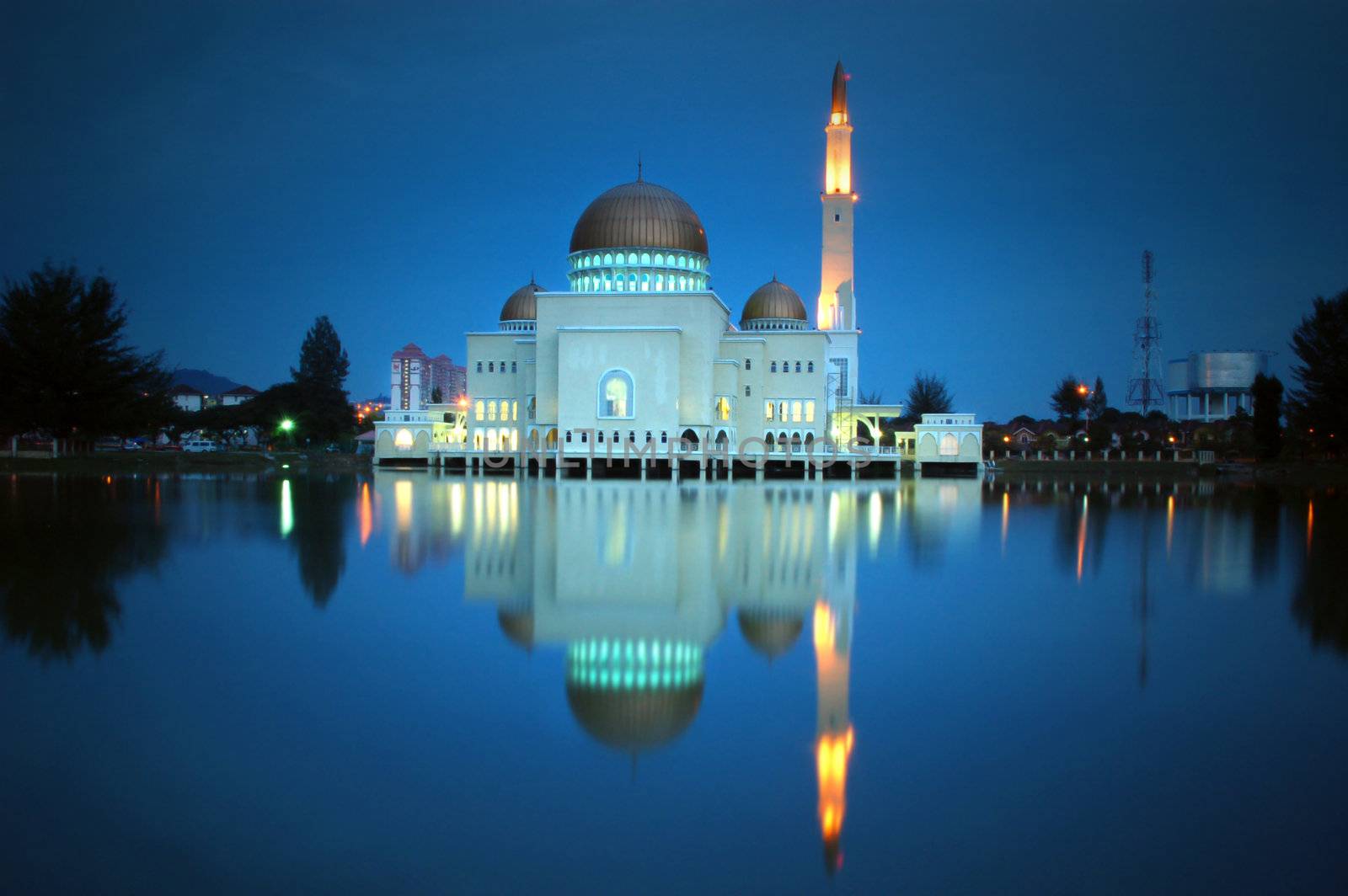 Puchong perdana Mosque in Malaysia. 25 seconds long exposure in dusk. 