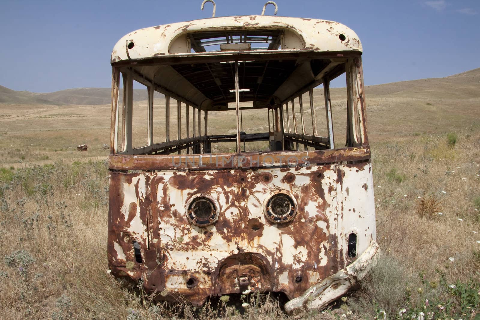 Broken bus by parys