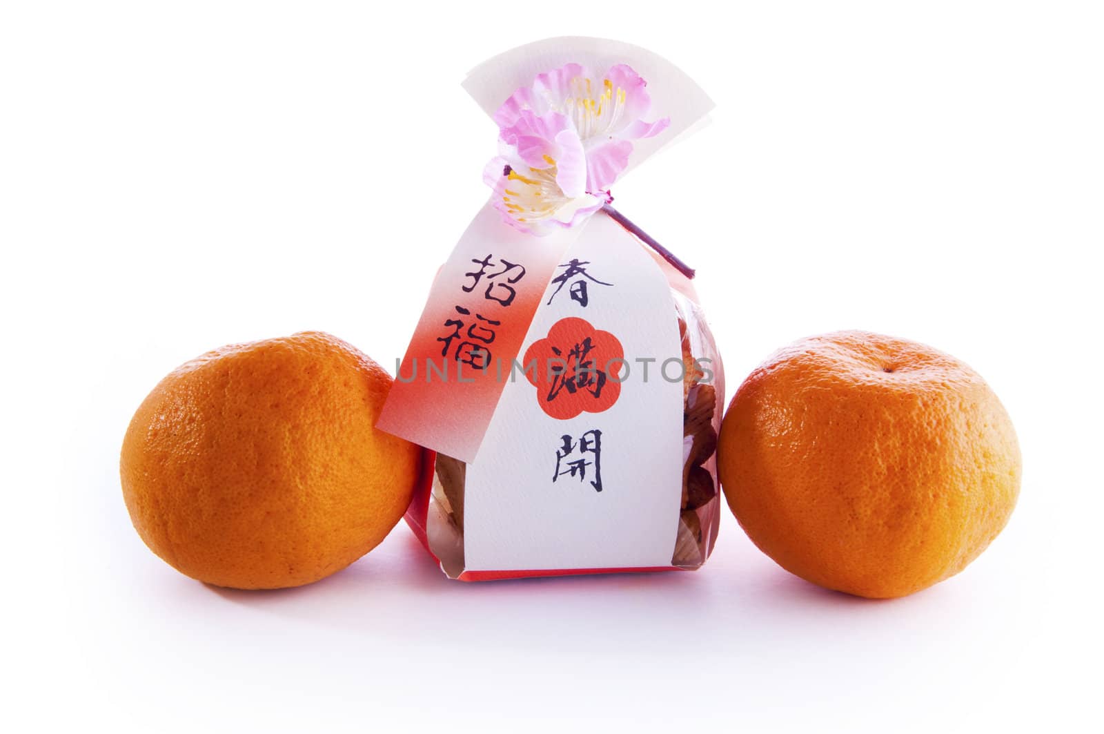 Chinese cookies gift set with tangerine. The Chinese words means spring season and prosperous.