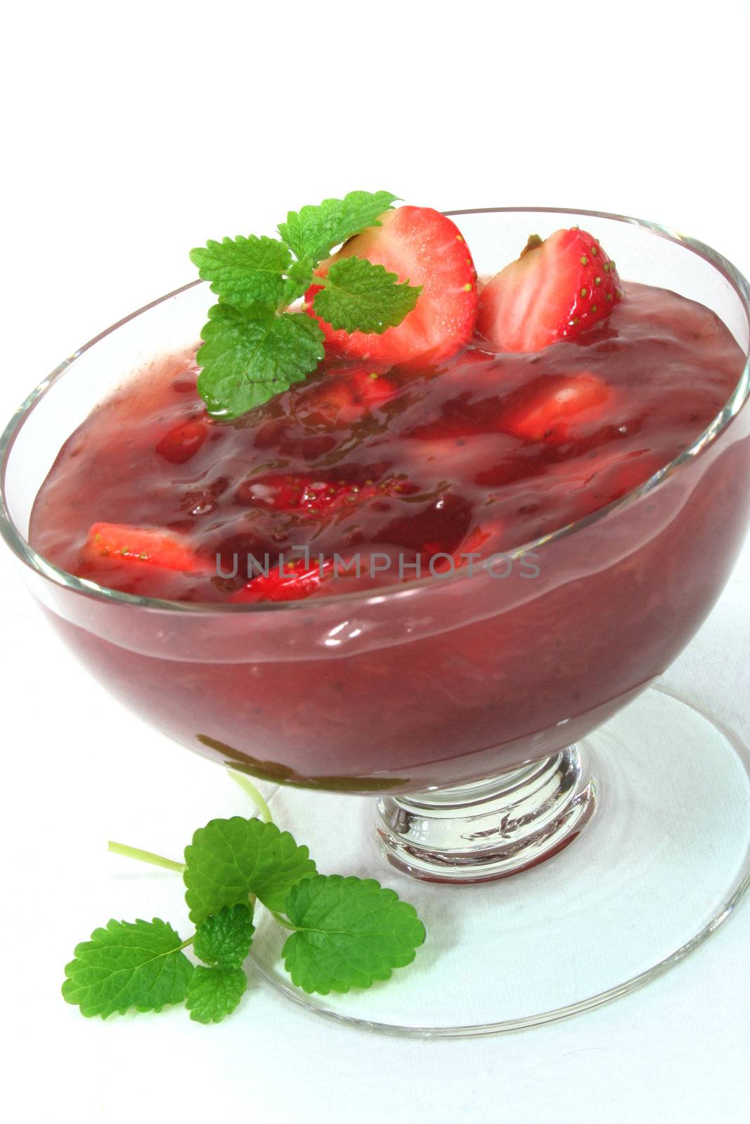 Red fruit jelly with strawberries and sauce Vanilli
