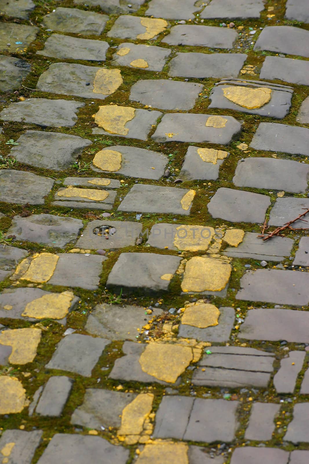 Double Yellow Lines on Cobbles by green308