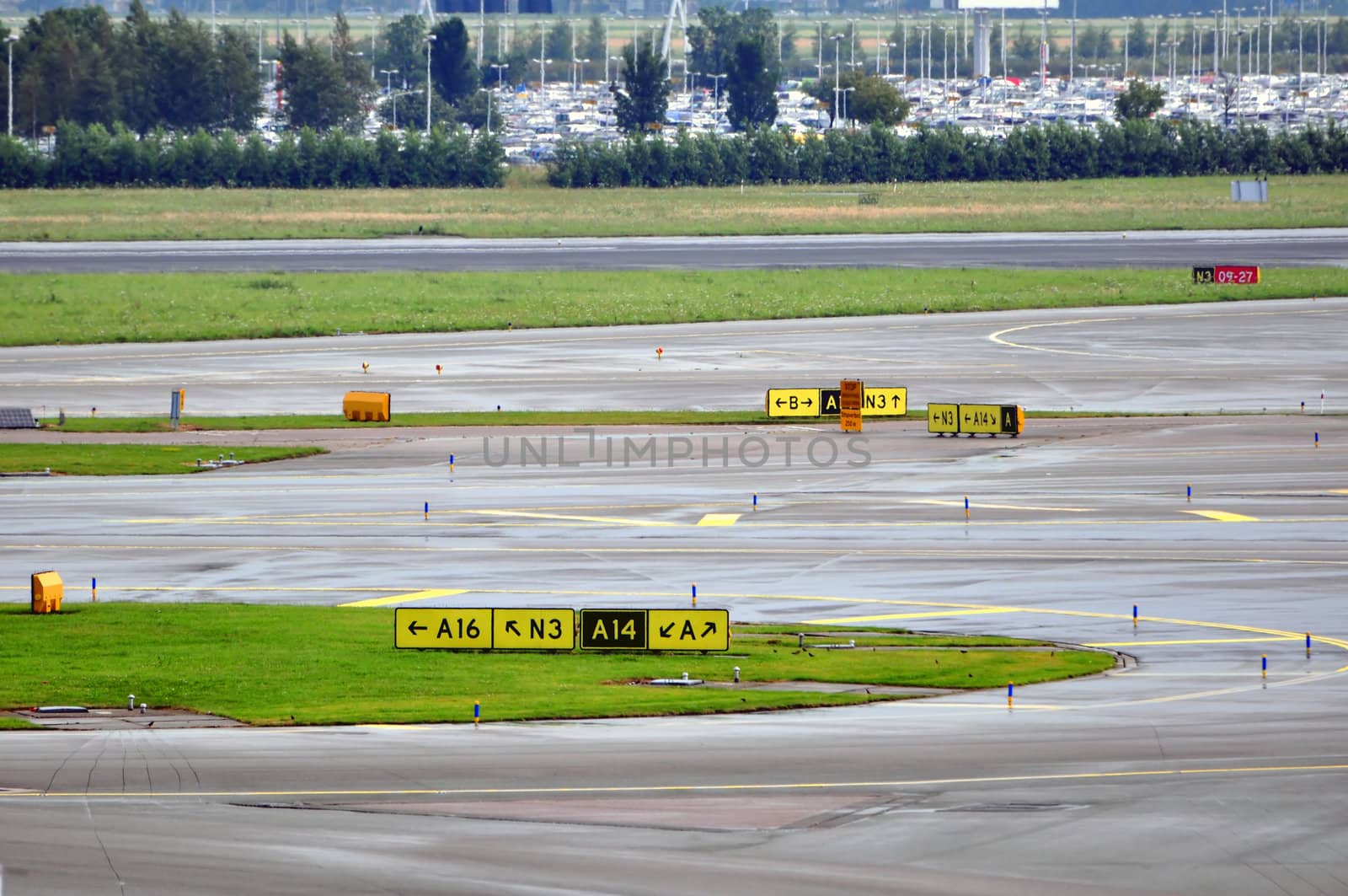 Airport runway and taxiways by FER737NG