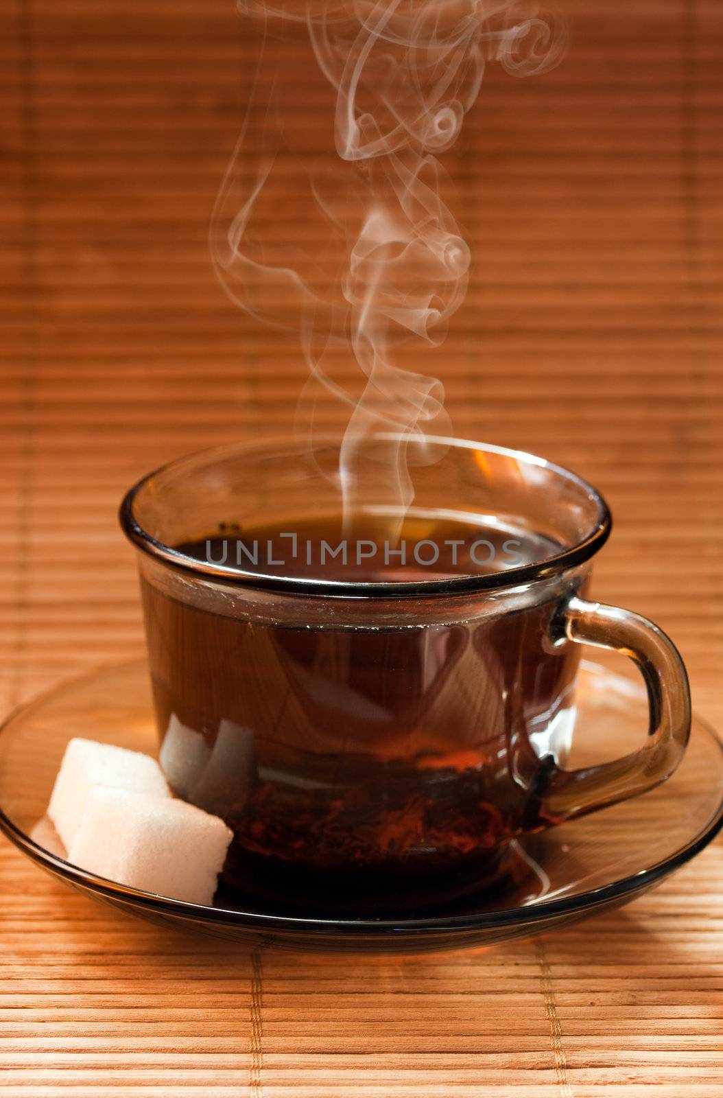 Photo cups of tea with sugar, made ​​early in the morning