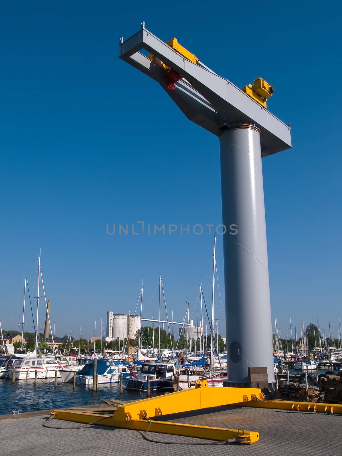Boat lifter crane by Ronyzmbow