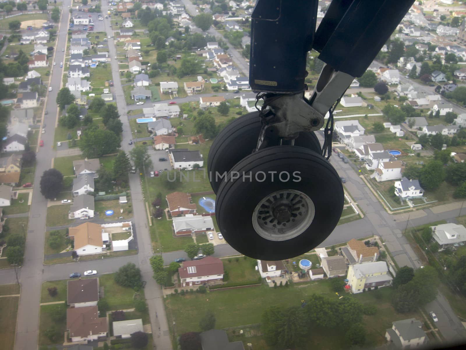 picture of the landing wheels in ariplane