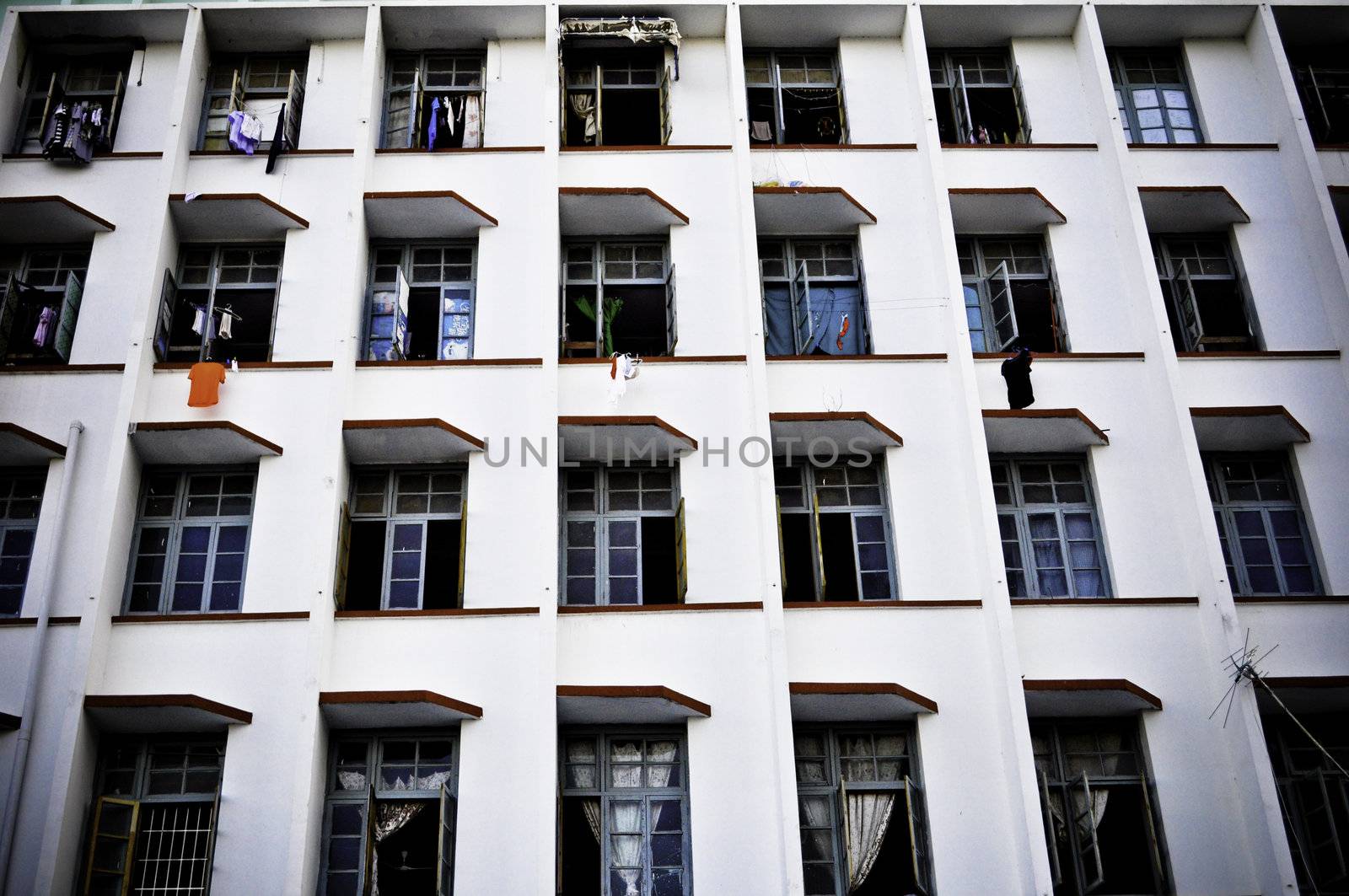 A side of a white apartment building in a chinese city