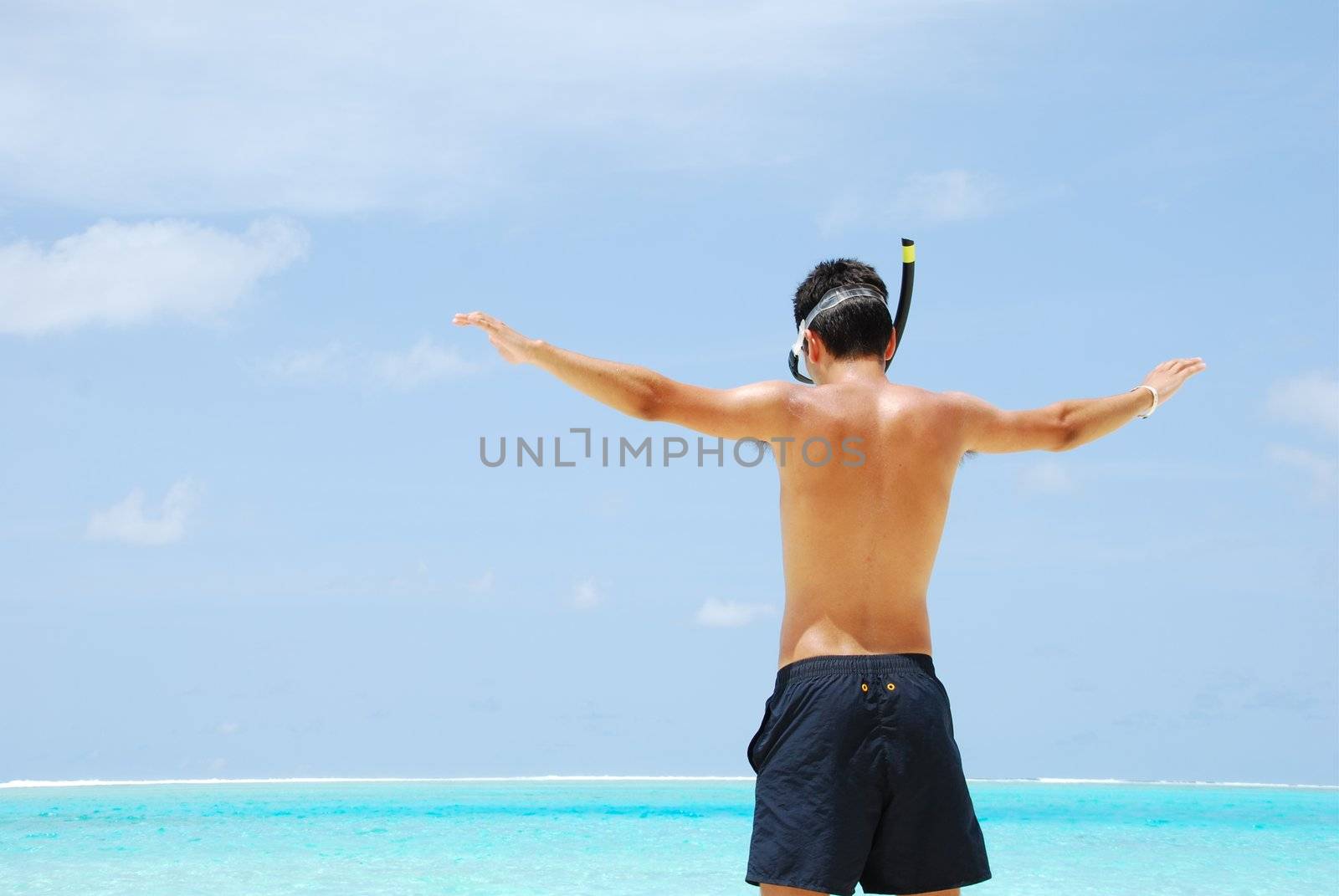 man getting ready to go snorkeling in a tropical island