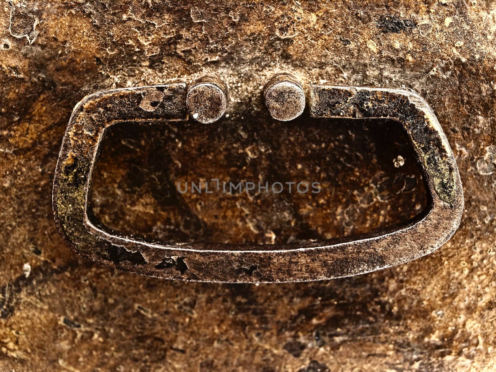 Photo of the old rusty background with handle 