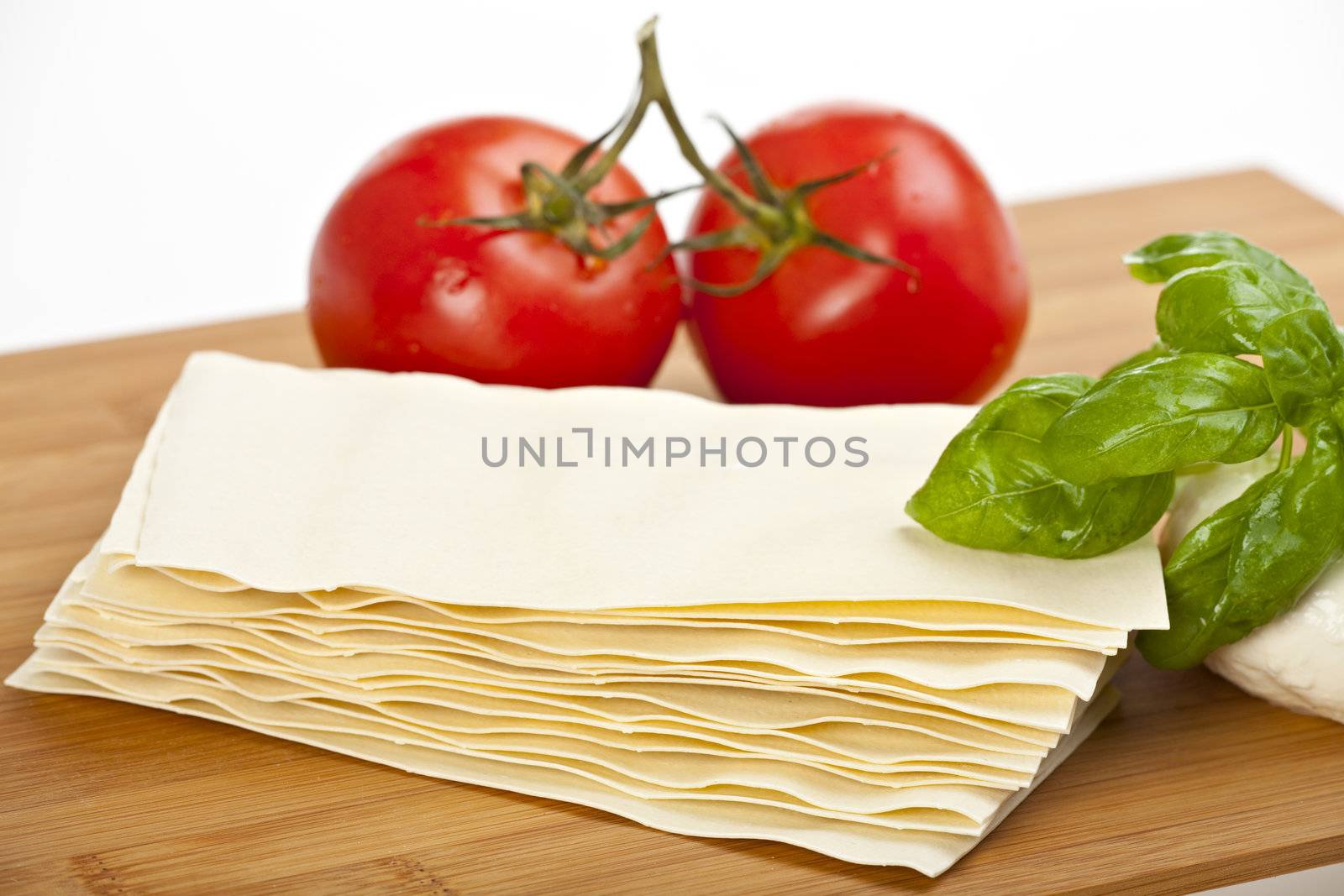 lasagna plates, basil, tomatoes and mozzarella by bernjuer