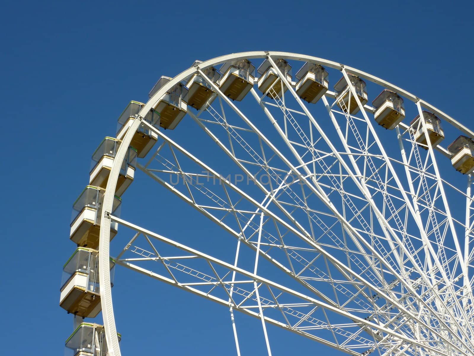 White wheel roundabout by Elenaphotos21