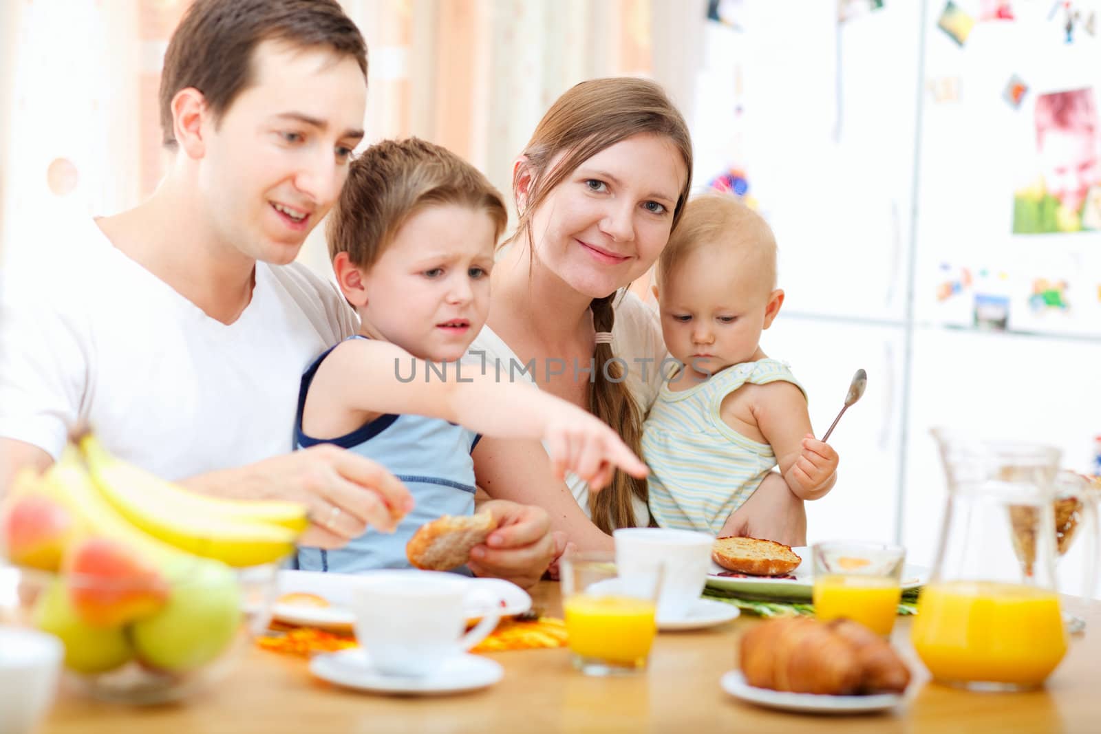 Family breakfast by shalamov