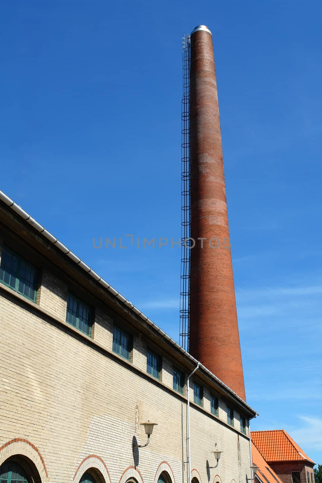 Factory plant building by Ronyzmbow