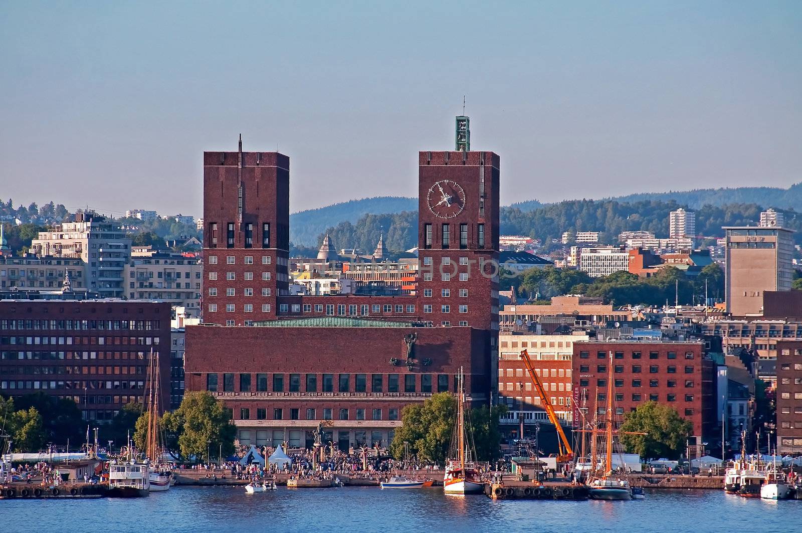 Oslo city hall by GryT
