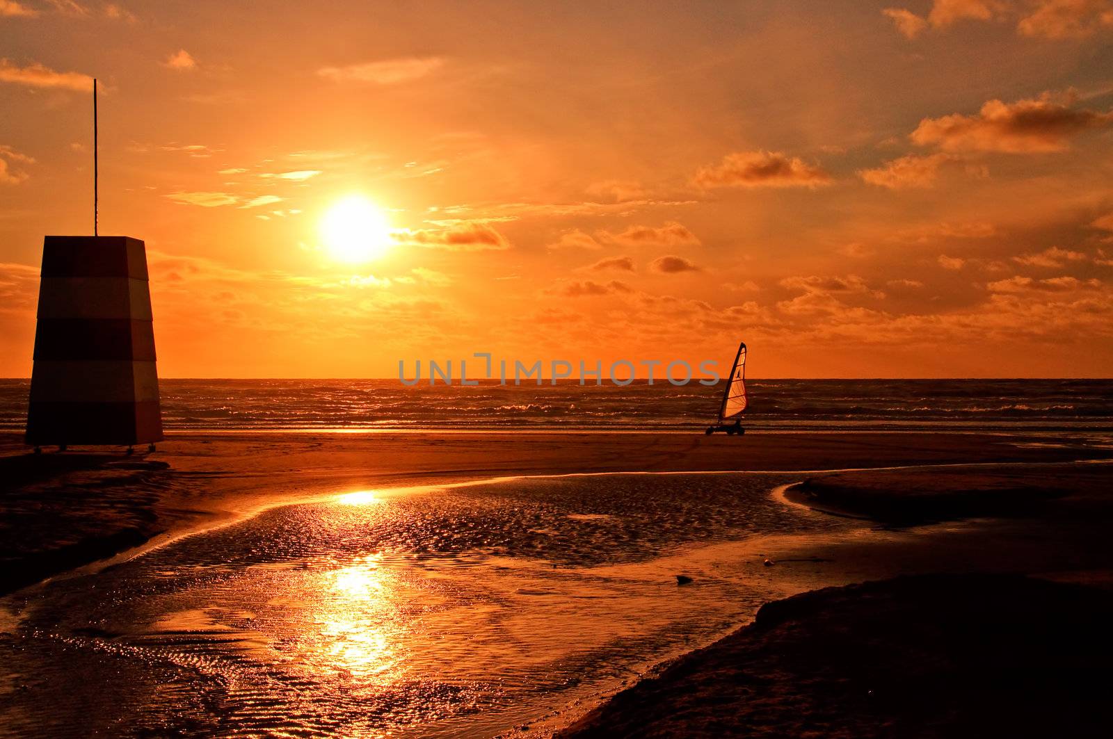 Beach sunset by GryT