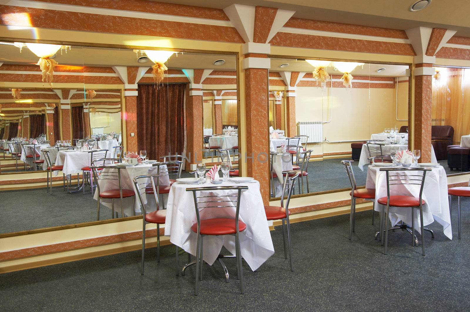 Restaurant with mirror walls in modern hotel