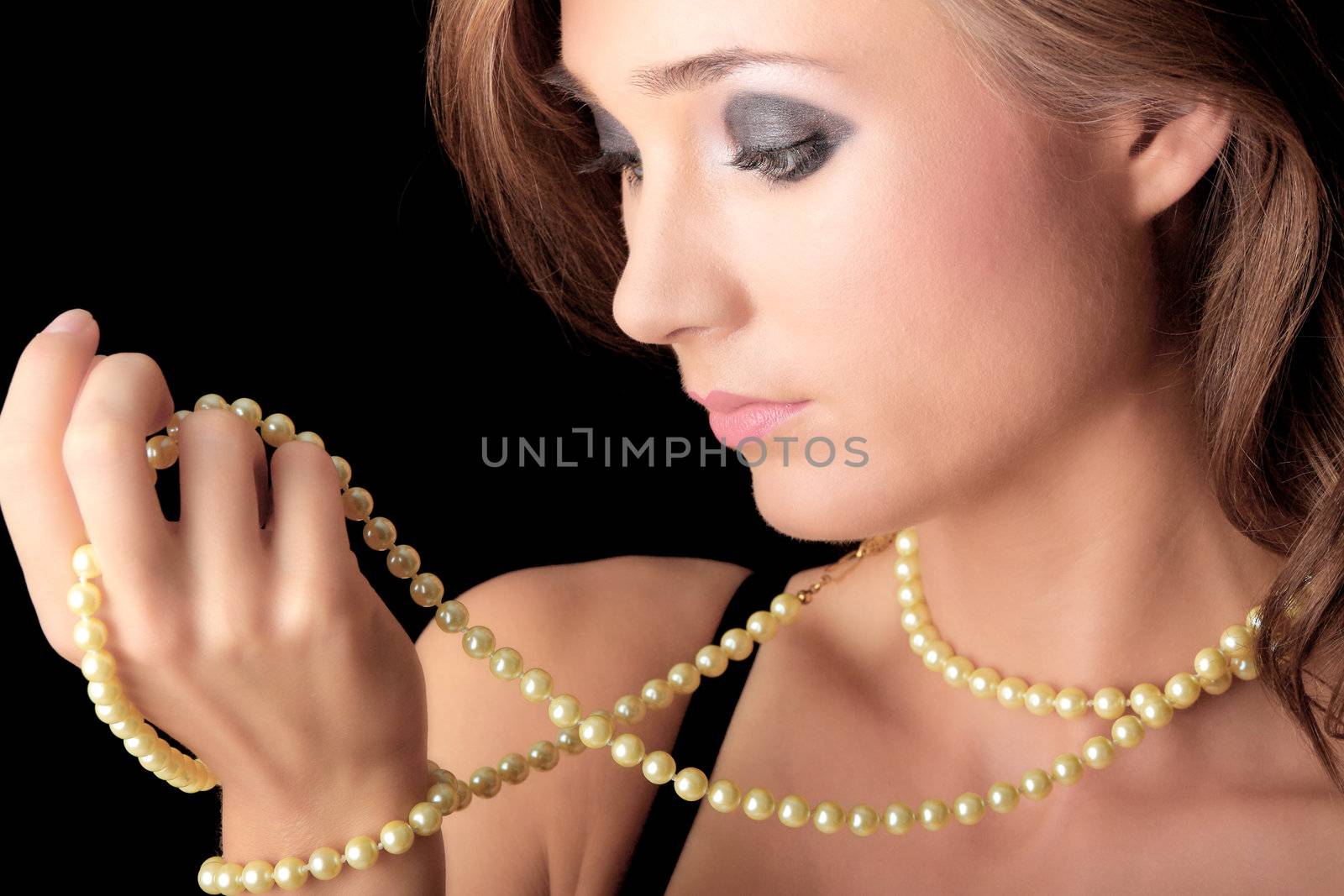 The dreaming woman with a pearl necklace