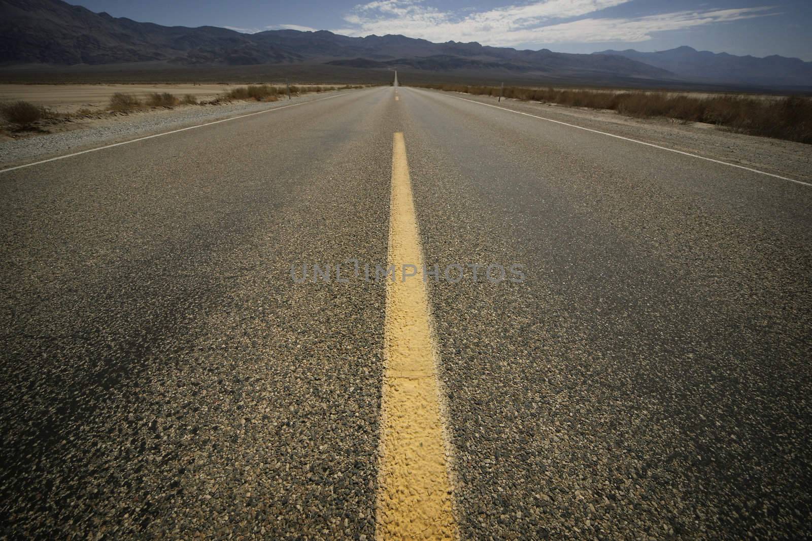 wide angle view af a road through the death valley