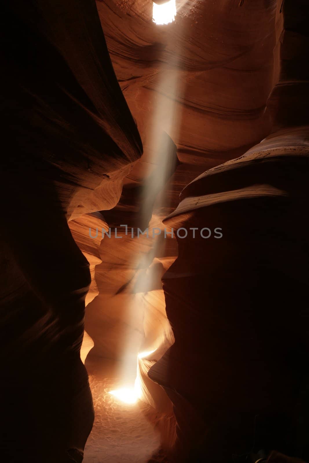 light beam at the upper antelope canyon in arizona