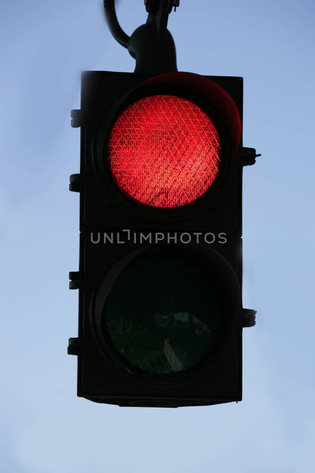 red trafic light with blu sky in background