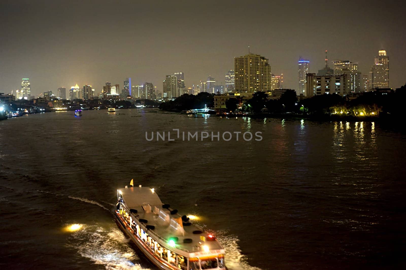 Bangkok at night by joyfull