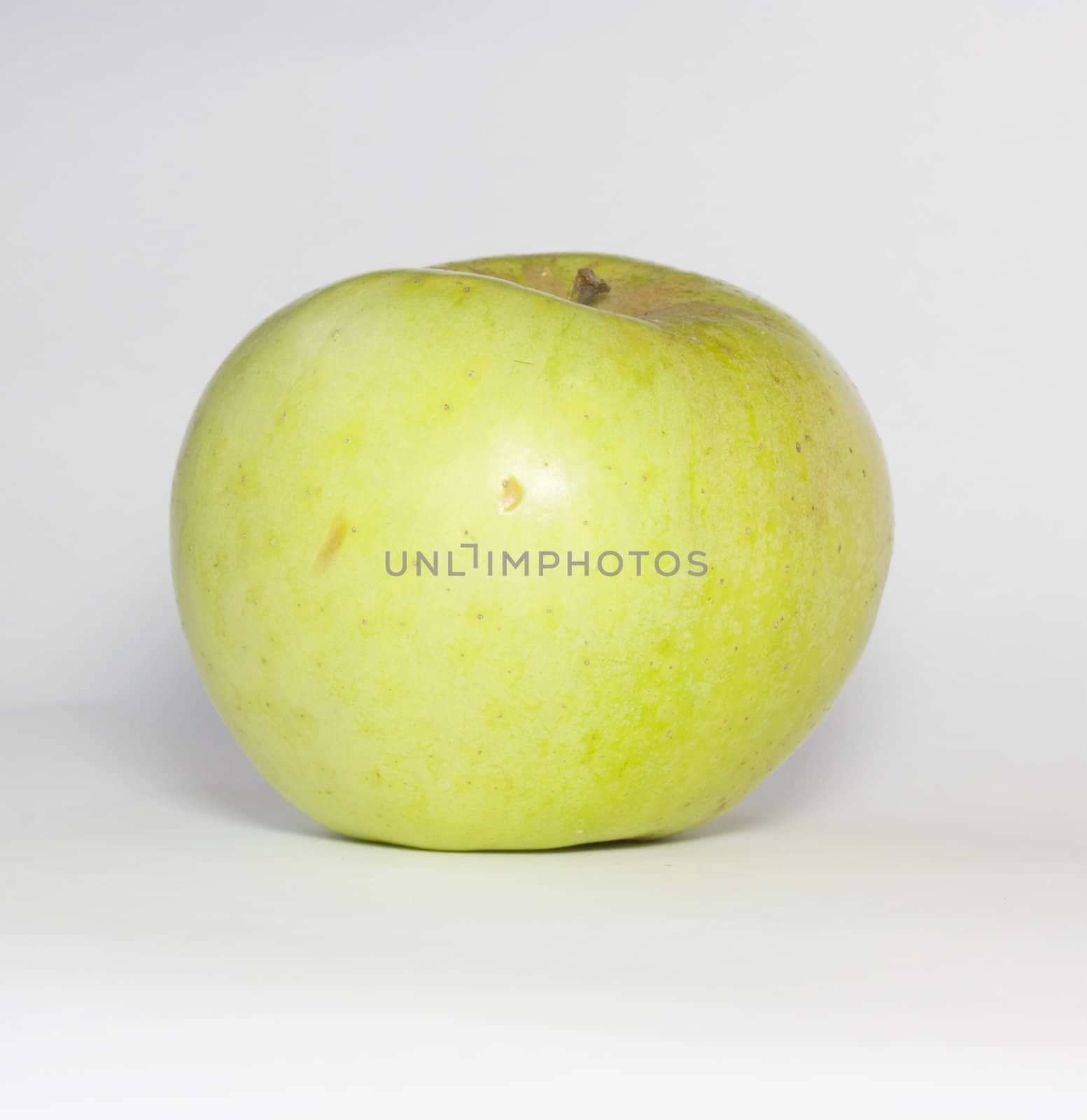 Green apple  by schankz