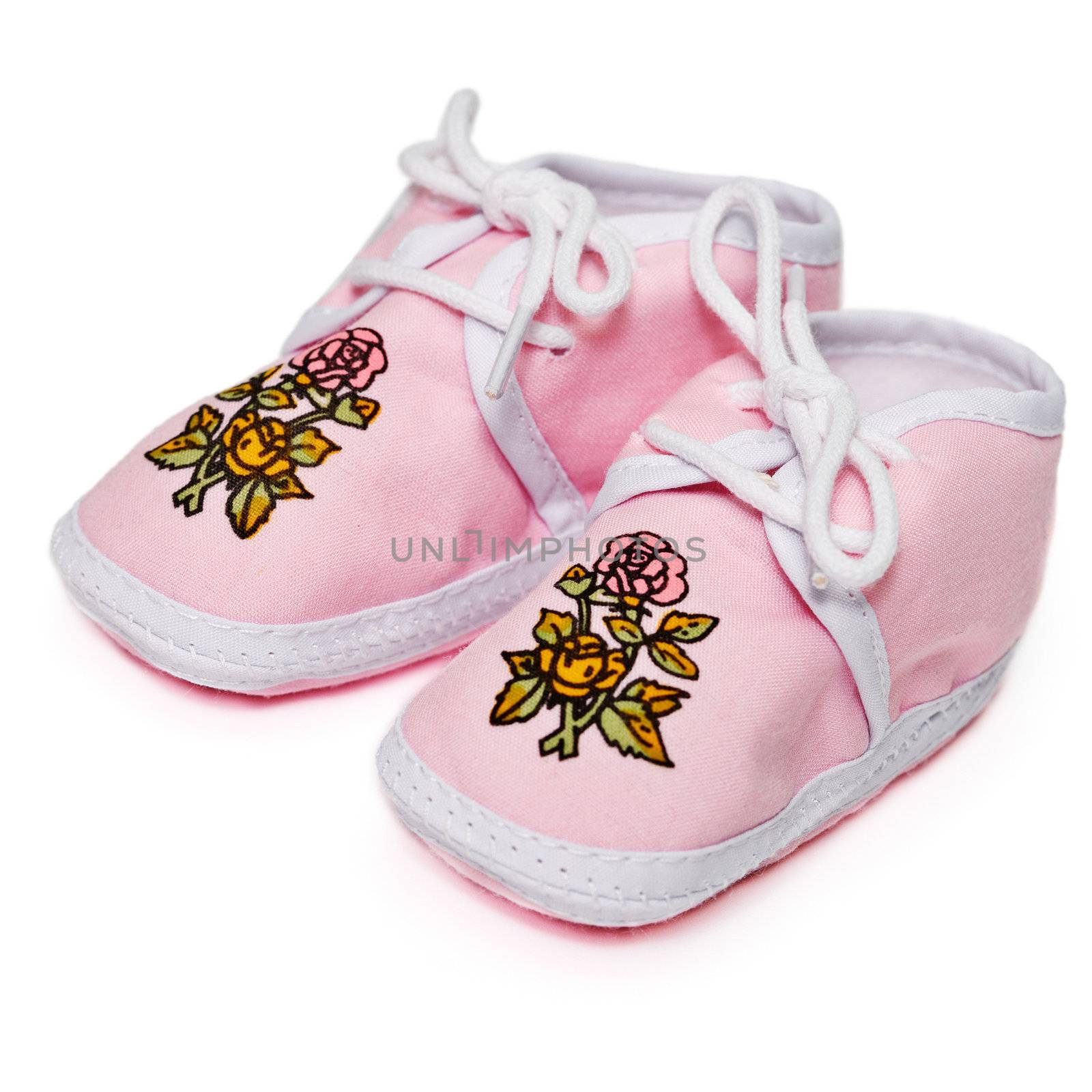 Baby pink booties with flowers by pzaxe